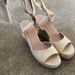 Nude/ beige strappy wedge!